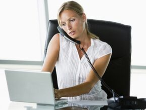 Sedentary work and keeping the shoulder of the phone - the causes of cervical osteochondosis
